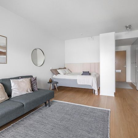 New, Modern Studio W/ Big Balcony روفانييمي المظهر الخارجي الصورة