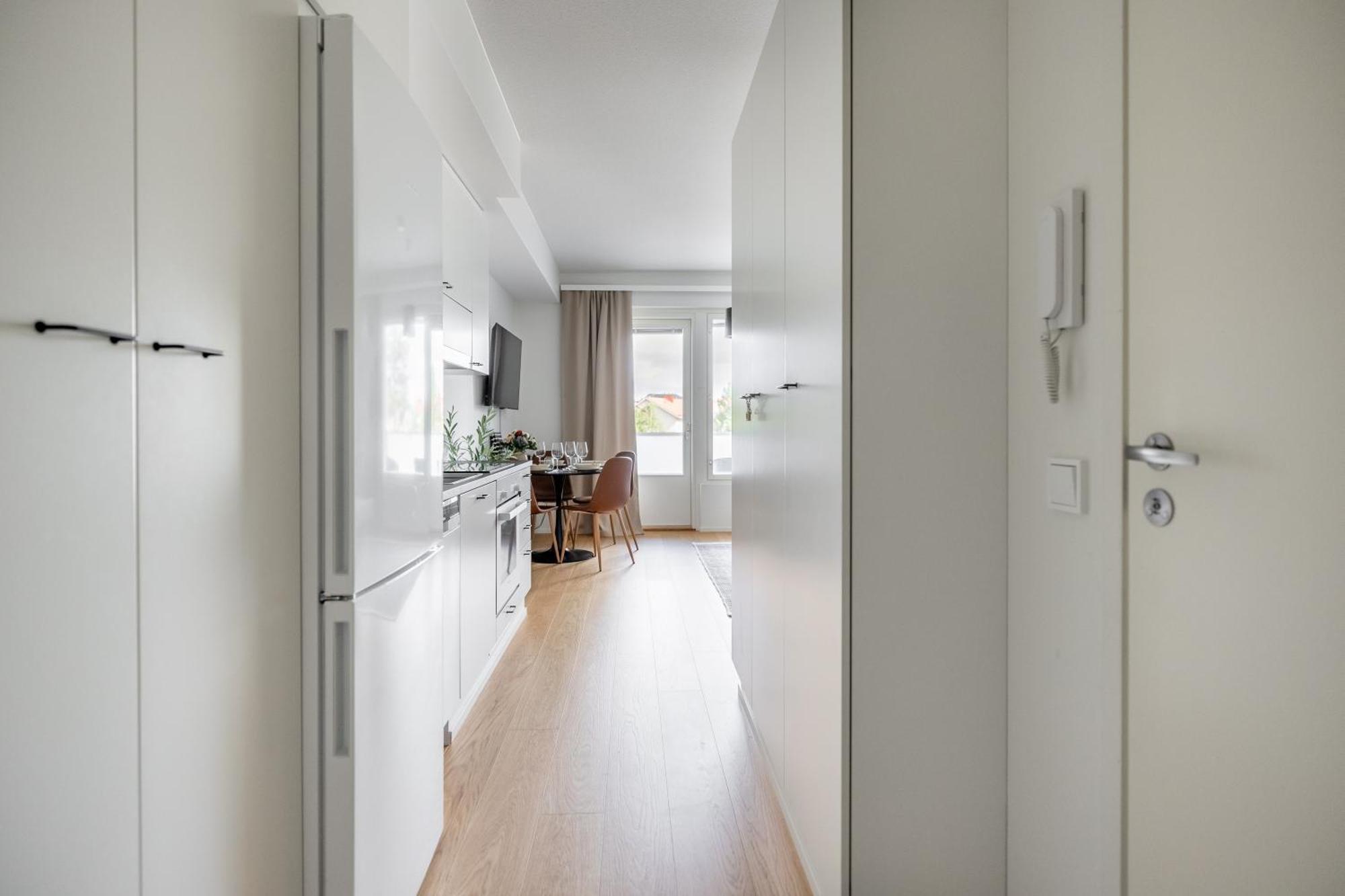 New, Modern Studio W/ Big Balcony روفانييمي المظهر الخارجي الصورة