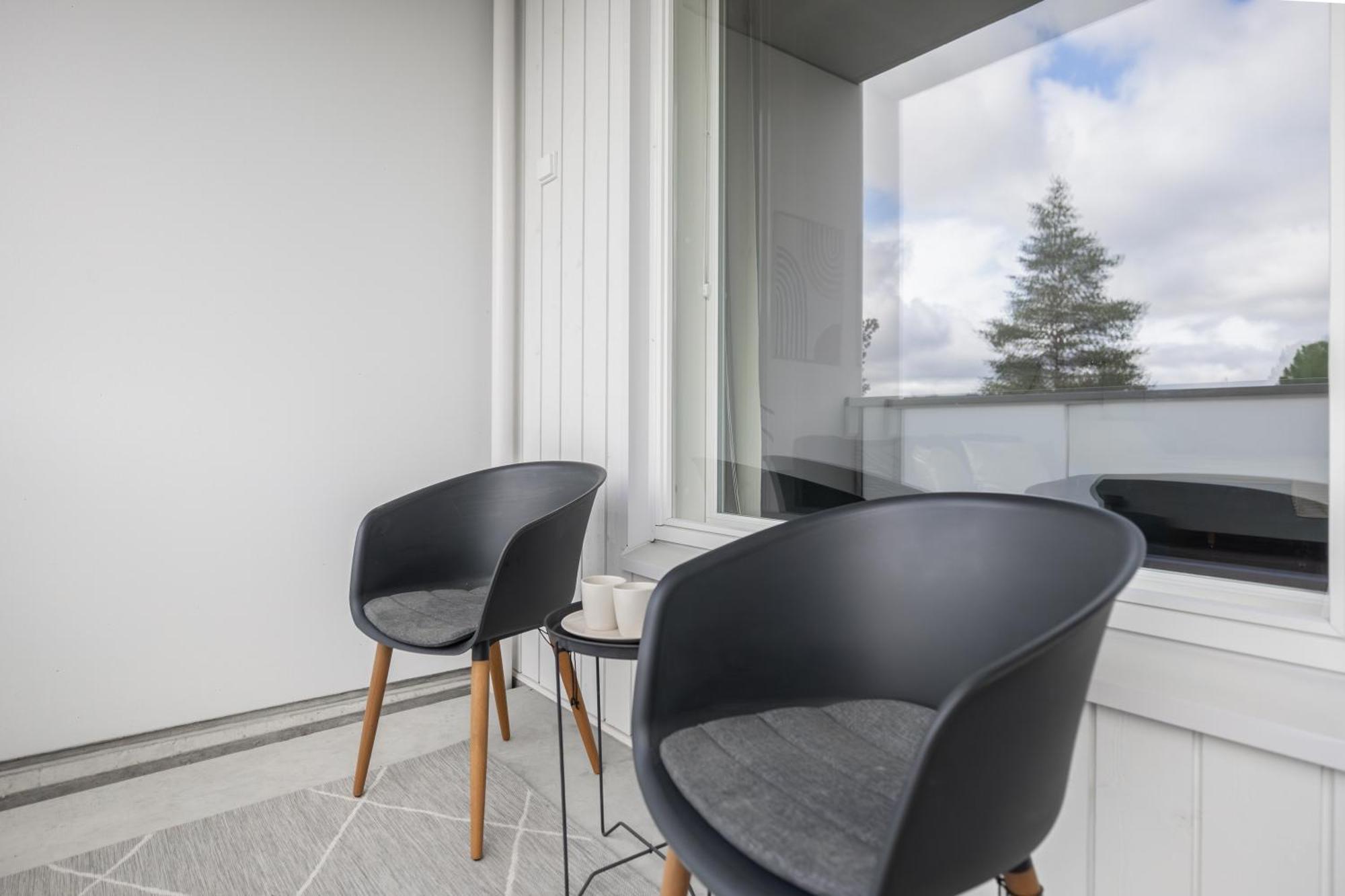 New, Modern Studio W/ Big Balcony روفانييمي المظهر الخارجي الصورة